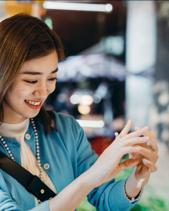 Bật mí 4 cách chọn nhẫn theo dáng tay nàng nào cũng nên biết