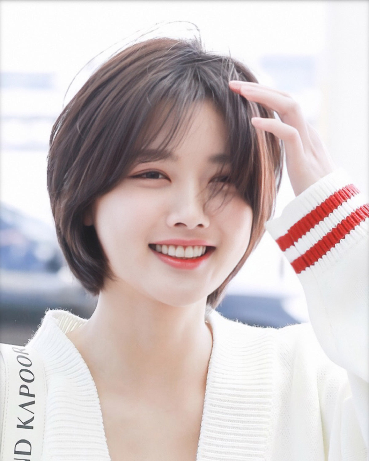 bông tai cho tóc tém