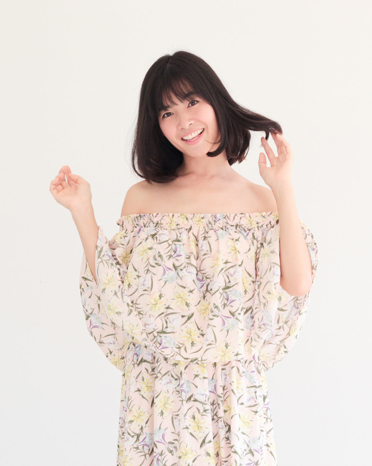 bông tai hợp với đầm trễ vai