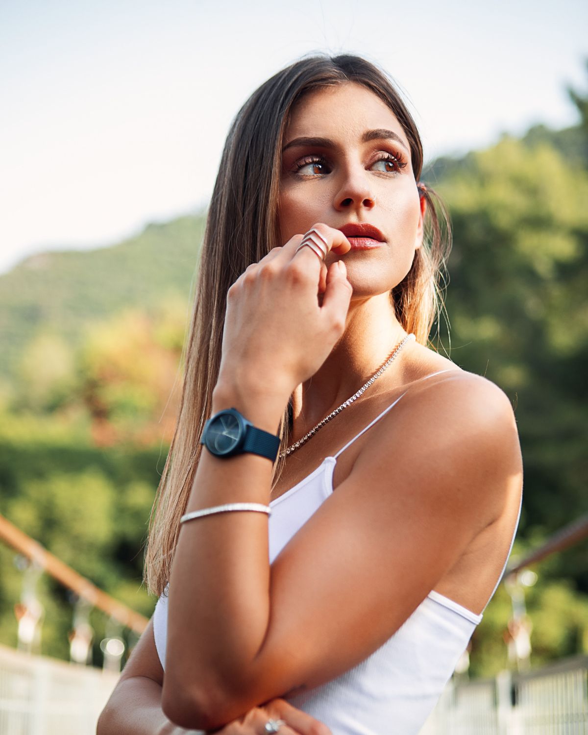 cách đeo dây chuyền bạc không bị ngứa