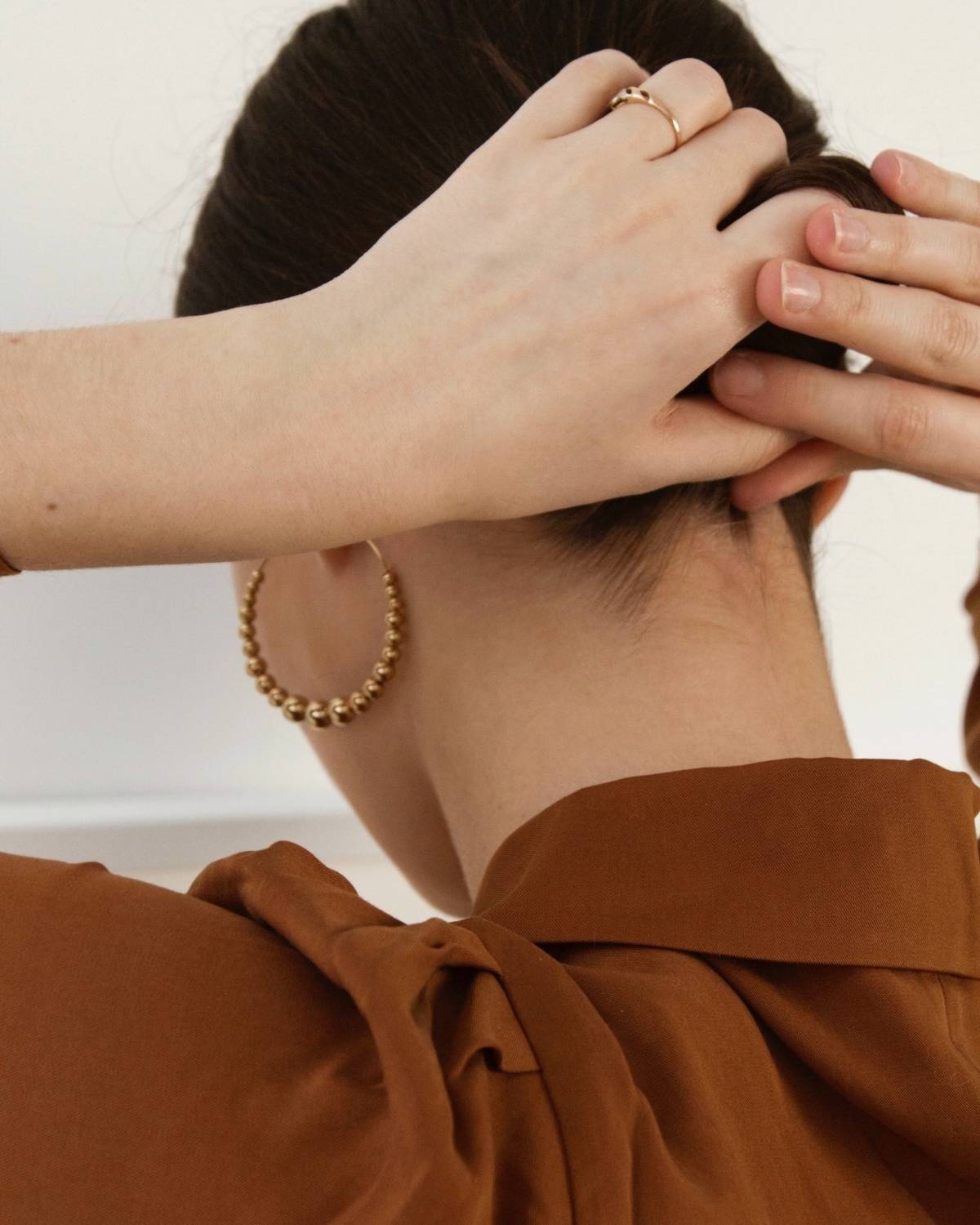 Cách Đeo Khuyên Tai Tròn