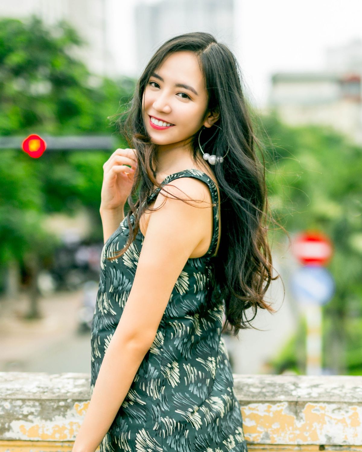 Cách Tháo Khuyên Tai Bấm