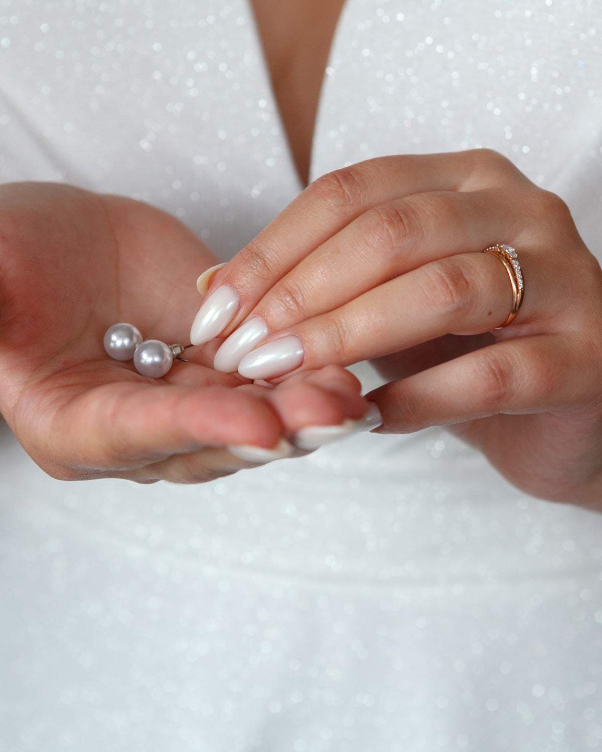 cách vệ sinh khuyên tai