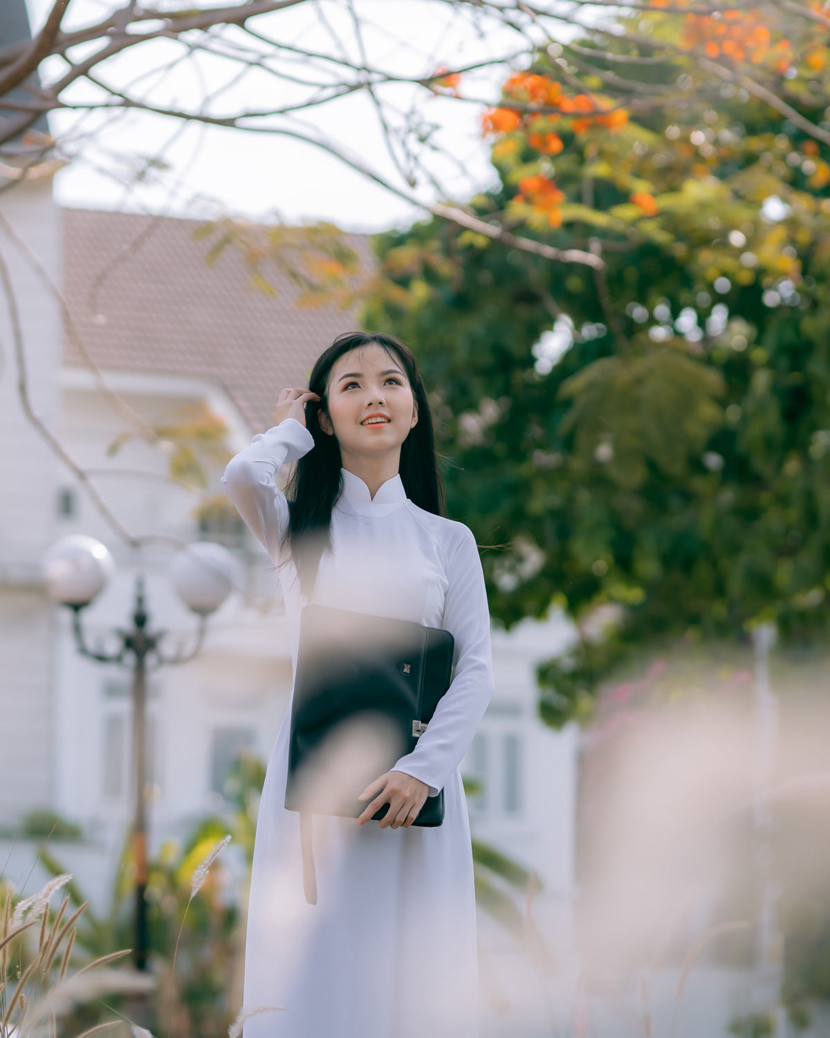 khuyên tai chụp kỷ yếu