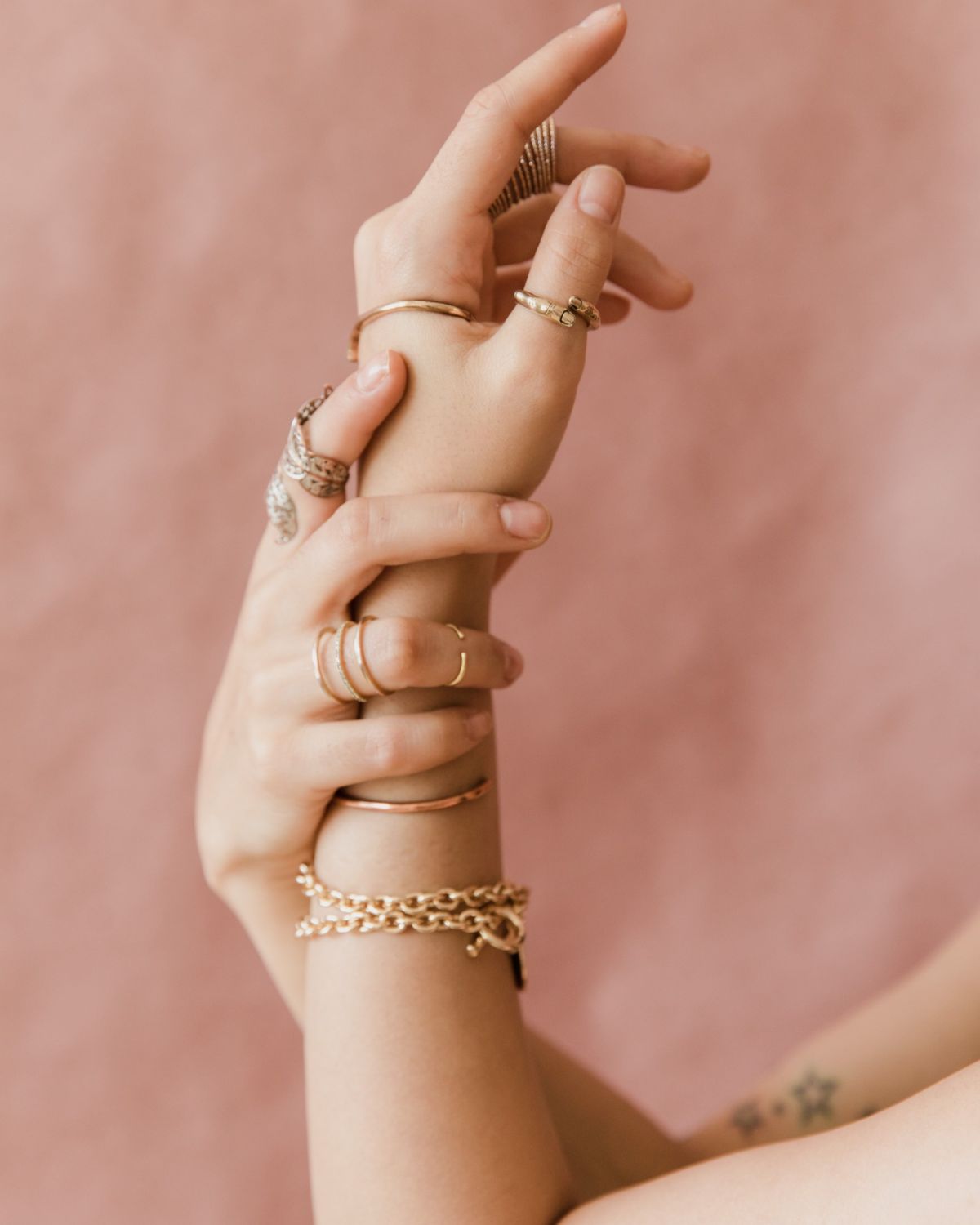 Lắc Tay Và Vòng Tay Có Gì Khác Nhau