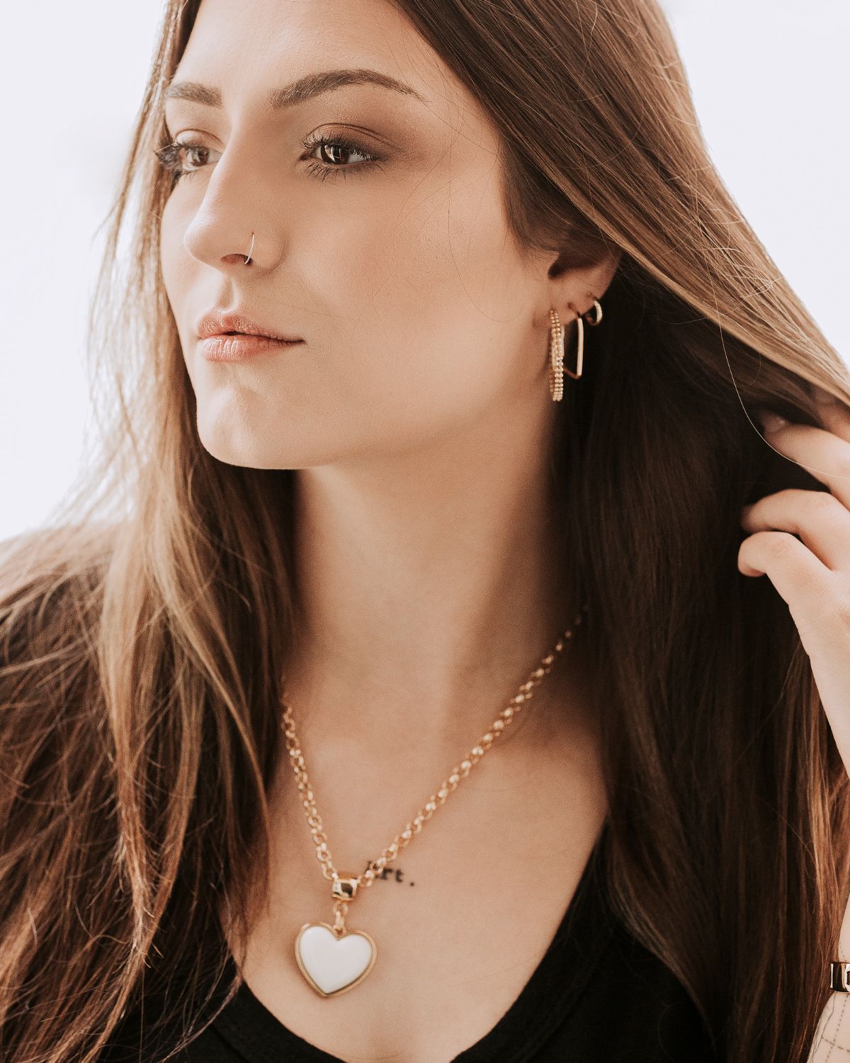 Nên Bấm Hay Xỏ Khuyên Tai