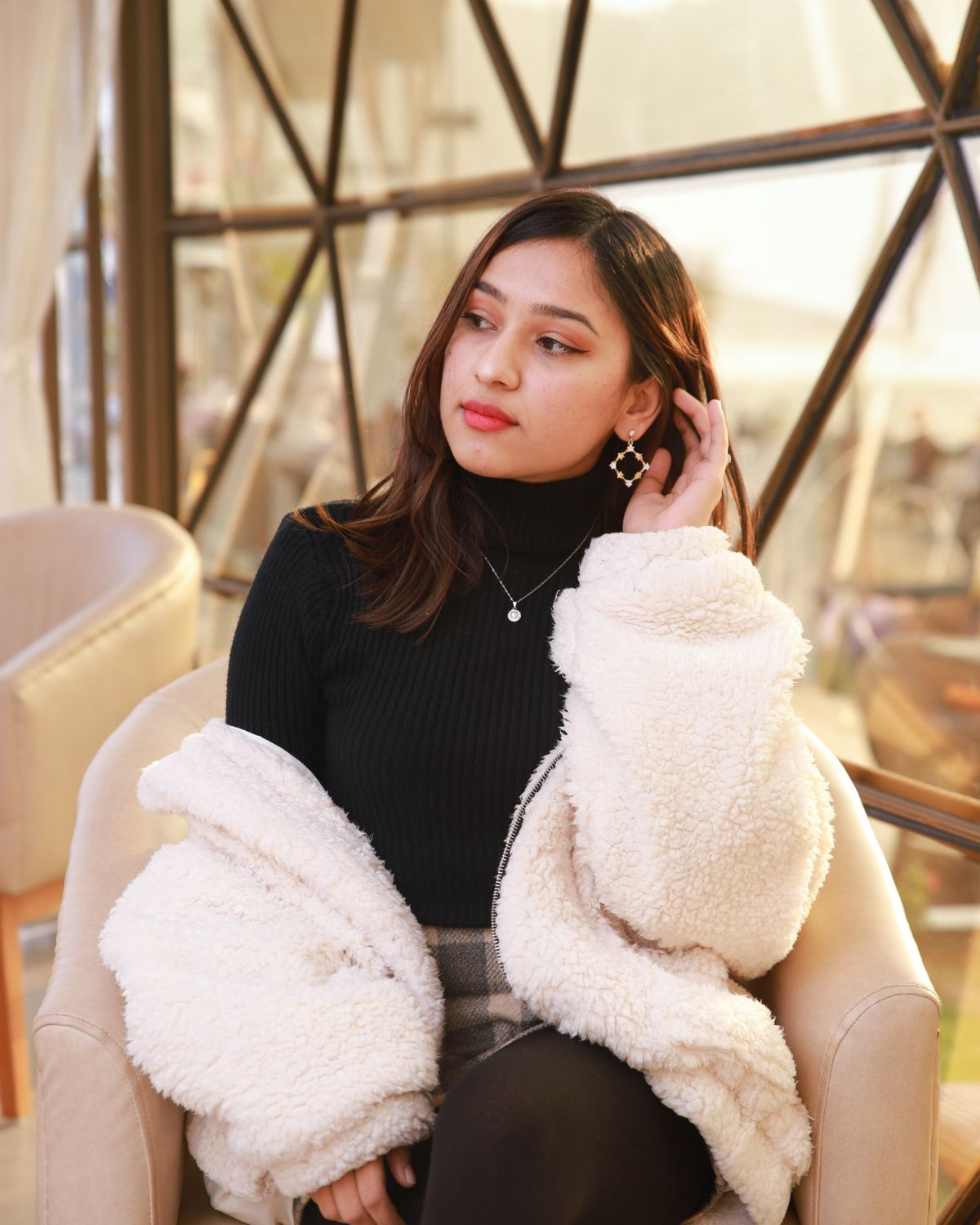 Vàng Trắng Và Vàng Tây Cái Nào Đắt Hơn