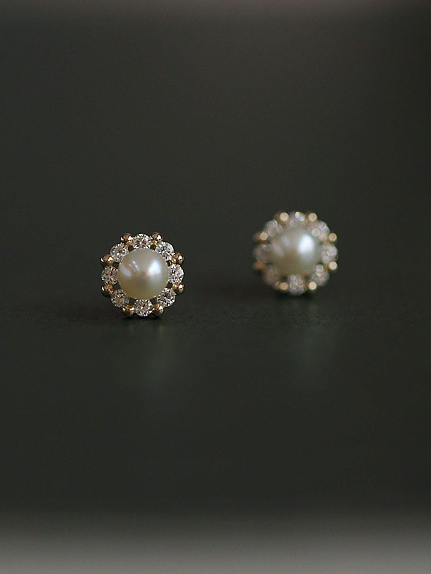 Bông tai kiểu dáng nụ