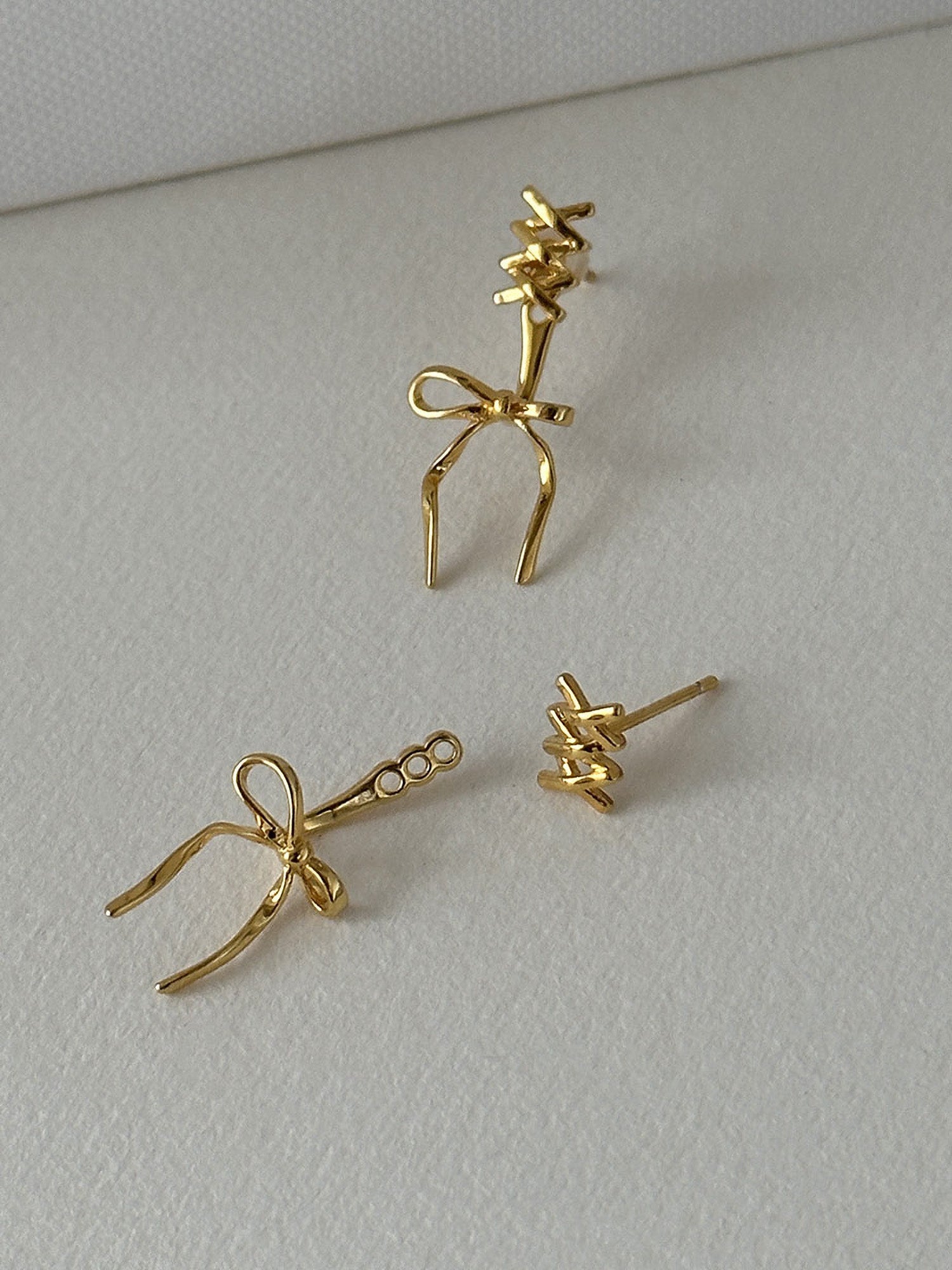 cận cảnh của đôi bông tai Harmony