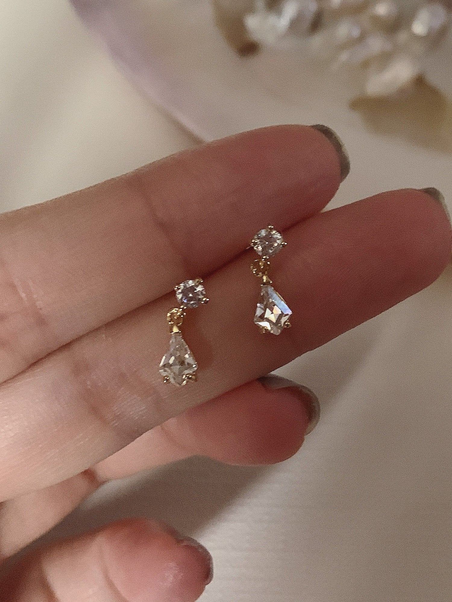 kích thước so với ngón tay