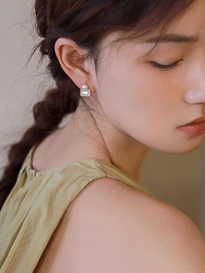 Bông tai Mina