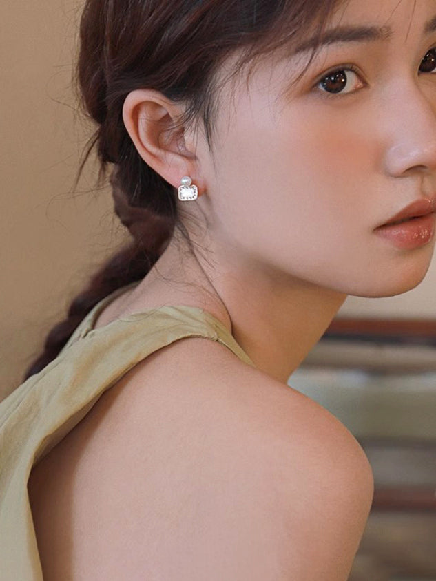 Bông tai Mina