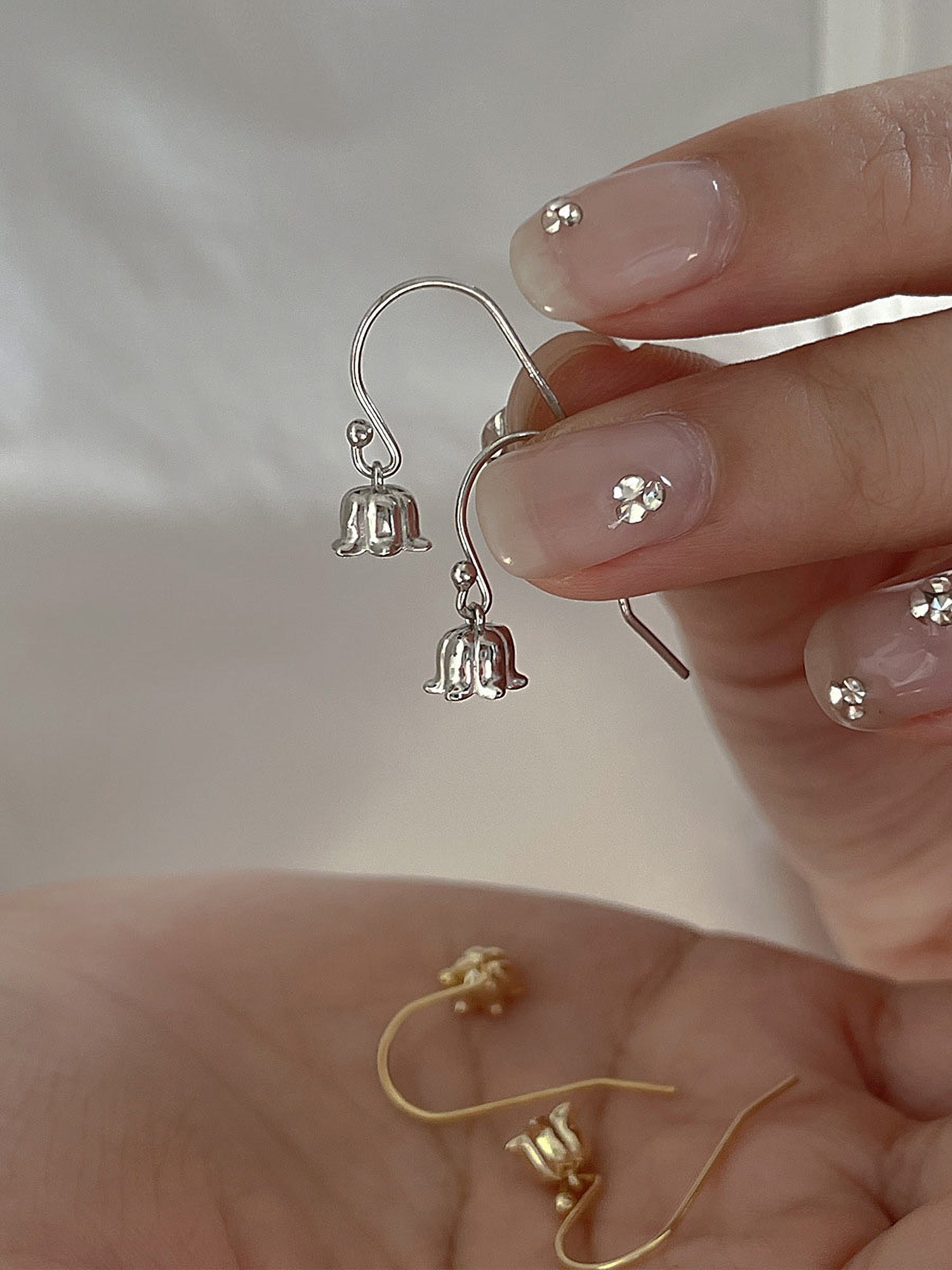 2 đôi bông tai tiffany bạc và vàng