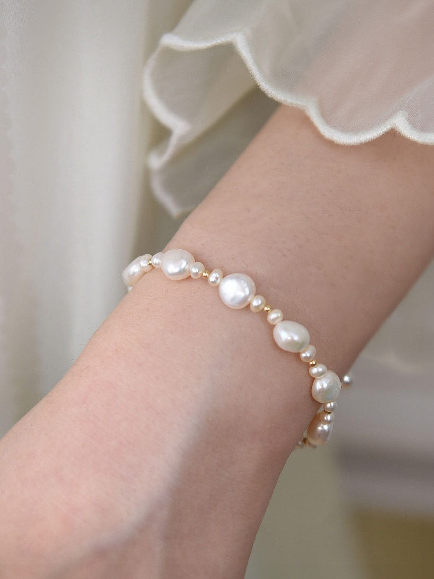 chuỗi ngọc trai của vòng tay isabel