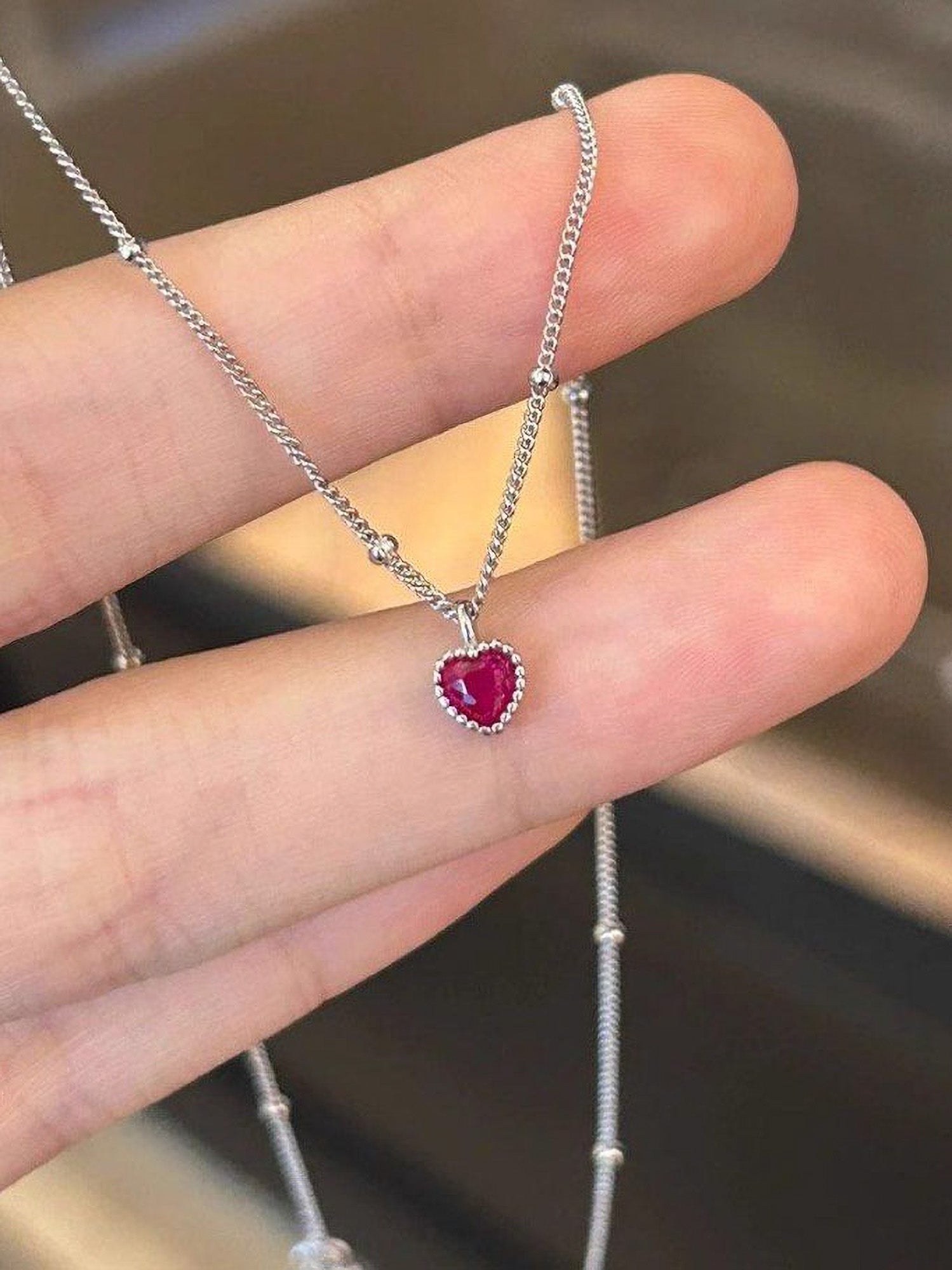 kích thước của dây chuyền với ngón tay