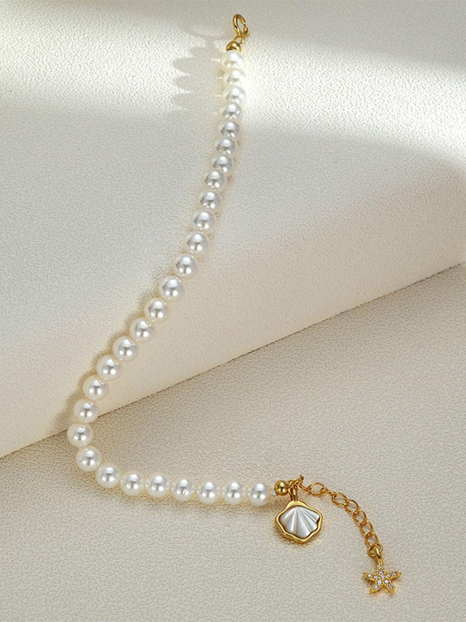 chỉ tiết của chiếc vòng