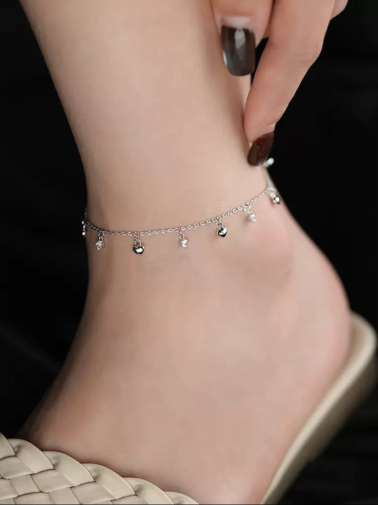 Lắc chân Briella